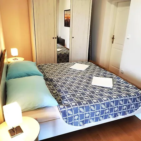 Bella Golden Apartment